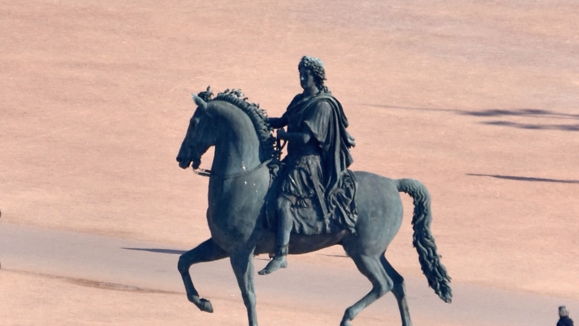 La statue équestre de la place Bellecour à Lyon